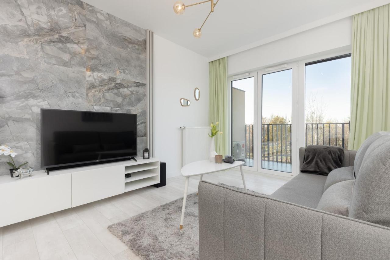 Modern Elegance With Parking & Ac, Next To Manufaktura By Renters Prestige