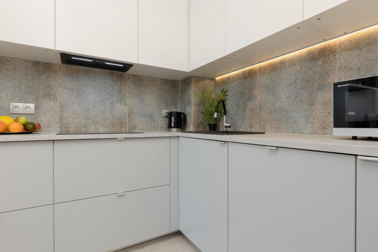 Modern Elegance With Parking & Ac, Next To Manufaktura By Renters Prestige Apartment *
