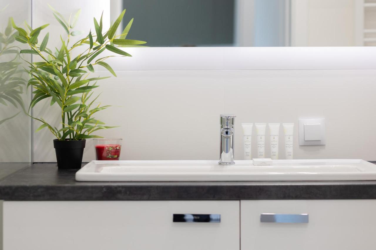 Modern Elegance With Parking & Ac, Next To Manufaktura By Renters Prestige * Lodz (Lodz)
